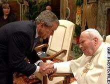Bush, détenteur du record des exécutions capitales au Texas, reçu par Sa Sainteté, au Vatican, en juin 2004