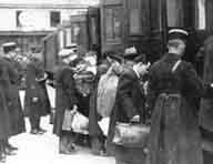 Destination : les centres d'extermination allemands