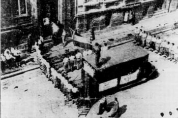 Raid d'étudiants nazis sur l'Institut de la Science Sexuelle de Magnus Hirschfeld, le 6 mai 1933. (orig : société Magnus Hirschfeld)