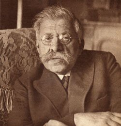 Magnus Hirschfeld à Paris. (orig : Magazine Voilà, édition du 1er juillet 1933)