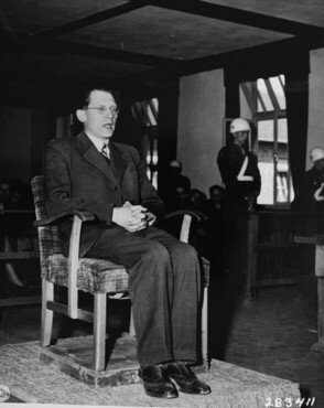 Le Dr Kogon lors de sa déposition devant le tribunal de Nuremberg, en 1946