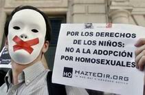 "Pour les droits de l'enfant, non à l'adoption par les couples homos"