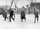 Trois photos du camp de concentration d'Oranienburg, prs de Berlin, prises en 1933.